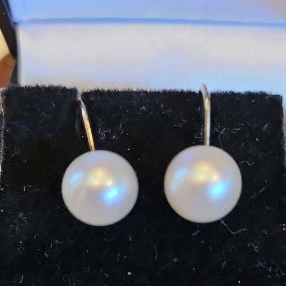 14k Mikimoto White/cream Colored Pearl Earrings. Non Pierced Screw Backs
